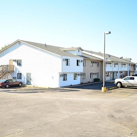 Luxury Inn & Suites Lincoln Exterior photo